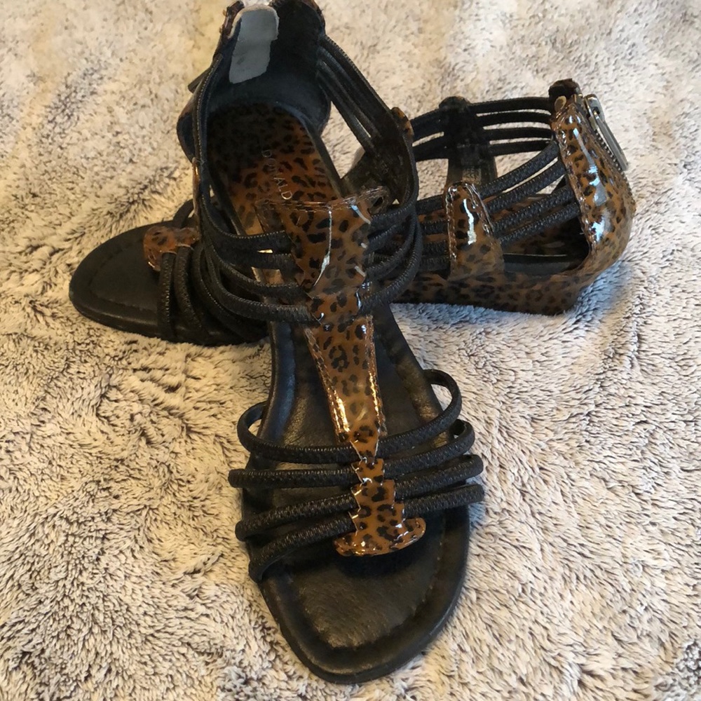 Donald J Pliner sandal